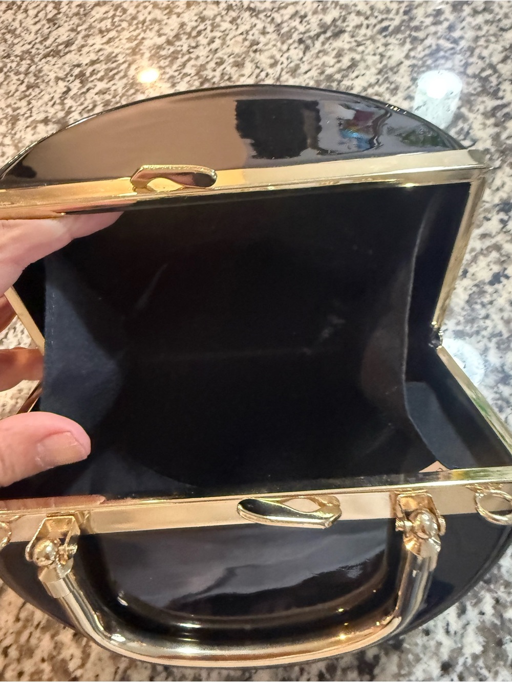 Elegant Black Round Handbag Brooch with Gold Accents - Picture 3 of 3